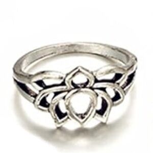 🚨 3 for $15 🚨 Silver Toned Lotus Ring